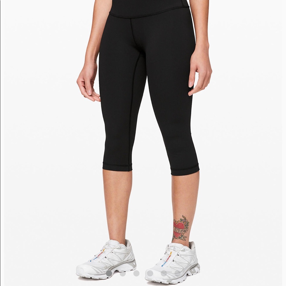 Lululemon black crop luxtreme pants: size 6